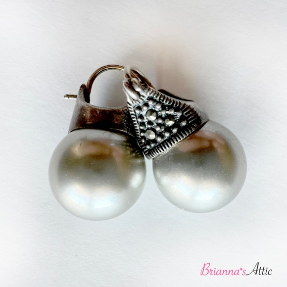 High quality British made sterling silver 925A and Pearl Earring - Picture 3 of 8
